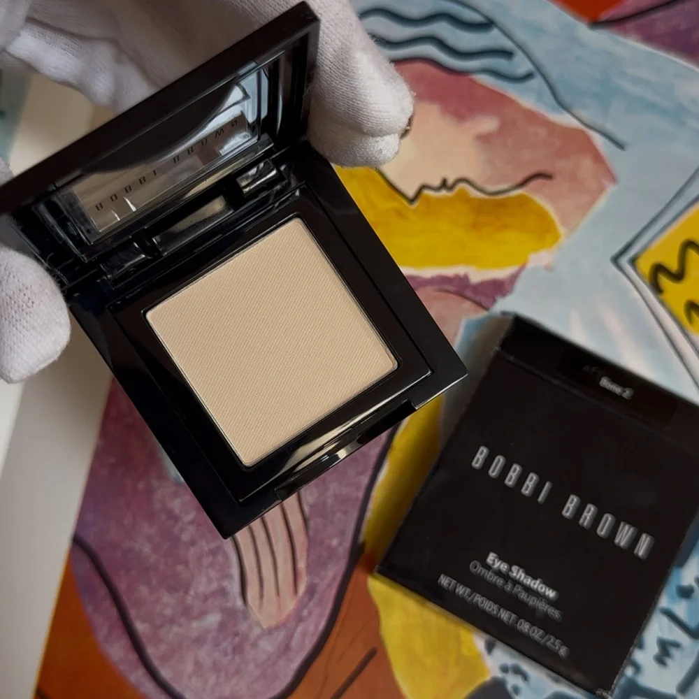 Bobbi Brown Bone 2 DISCONTINUED Original Formula Eye Shadow (2.5 g / 0.08 oz)